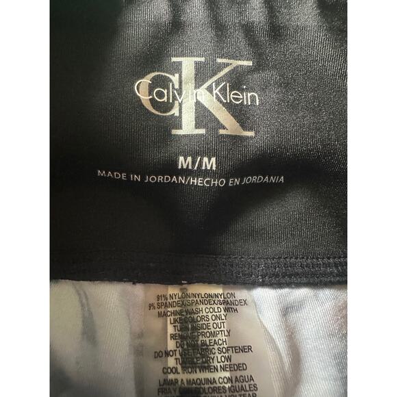 Calvin Klein Tropical Biker Shorts - Picture 5 of 5